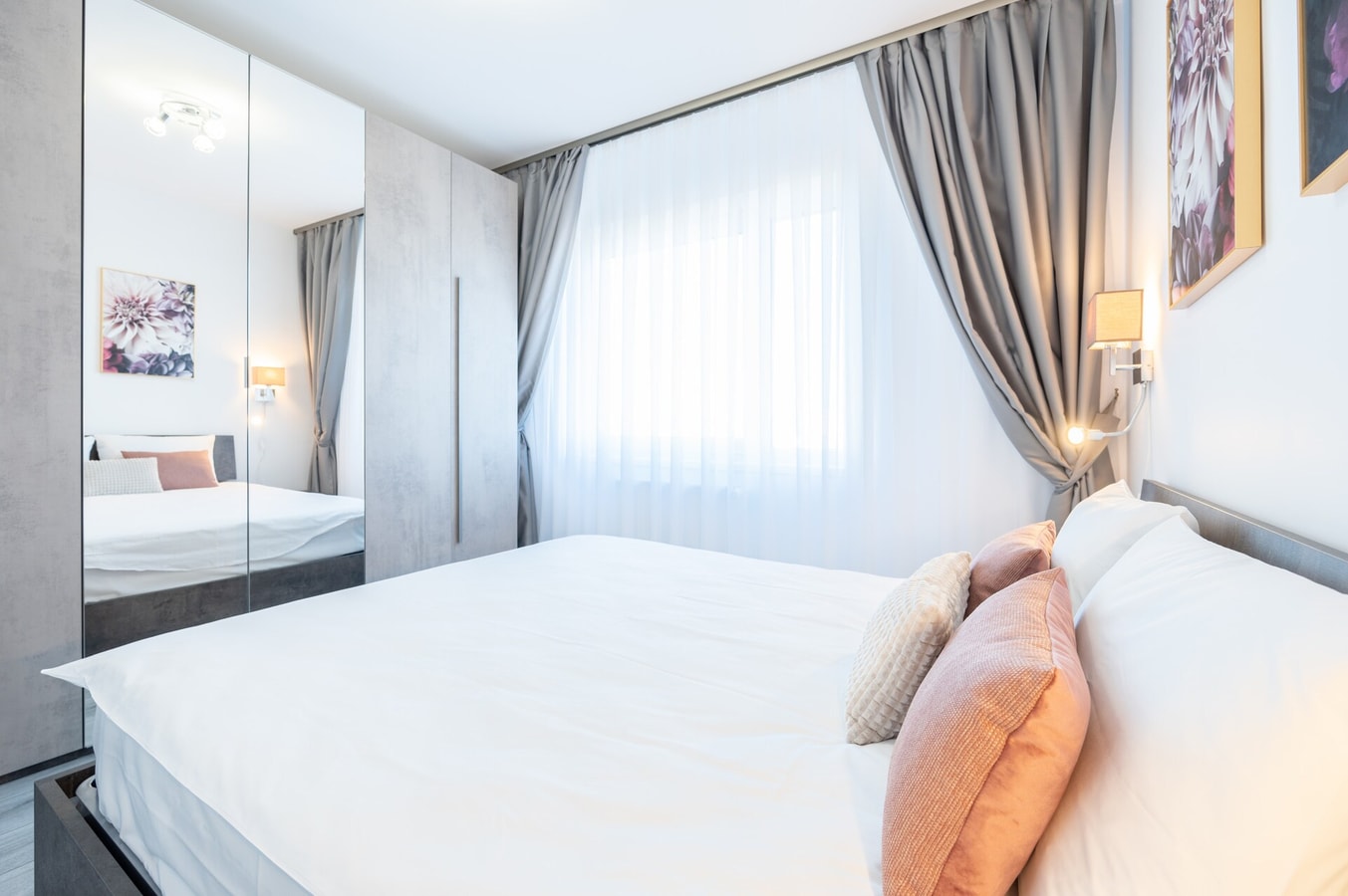 Grey 704, apartment with balcony 11 FlatWhite Properties