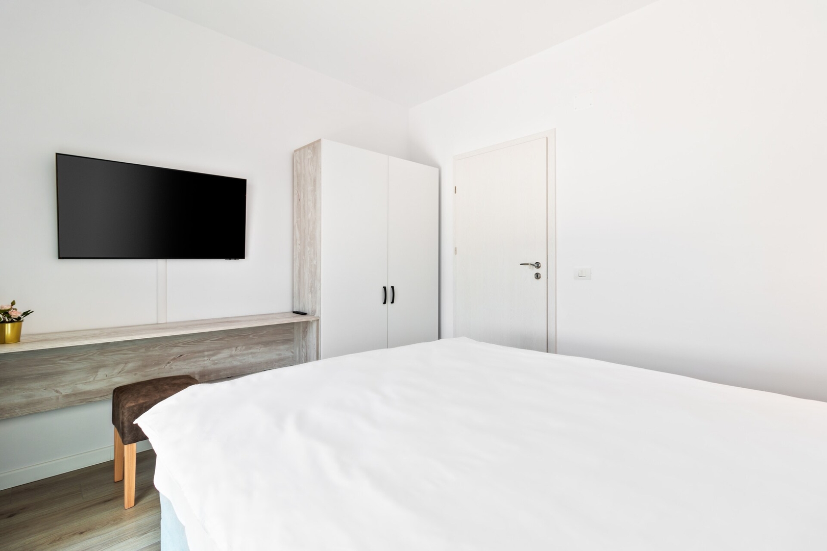 Krakow Flat 5 FlatWhite Properties
