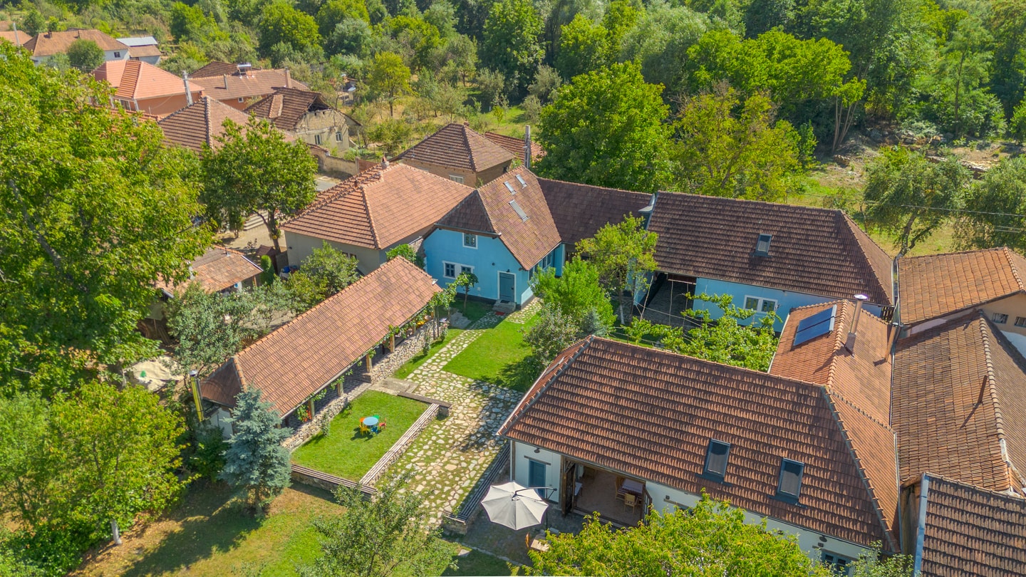 Casa Veche Leheceni (8-Room Country House) 72 FlatWhite Properties