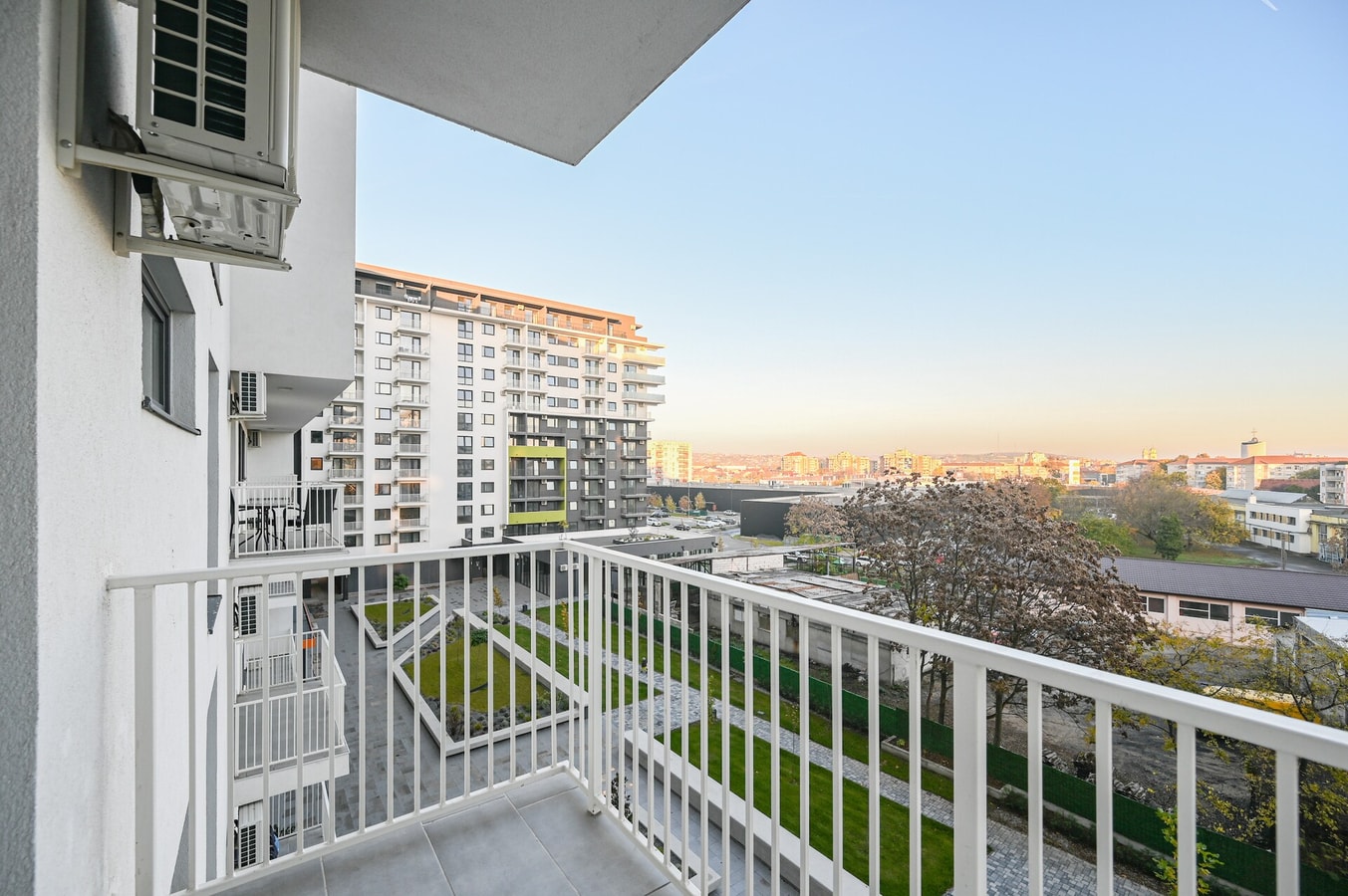 KM 401 - Marilyn Flat 12 FlatWhite Properties