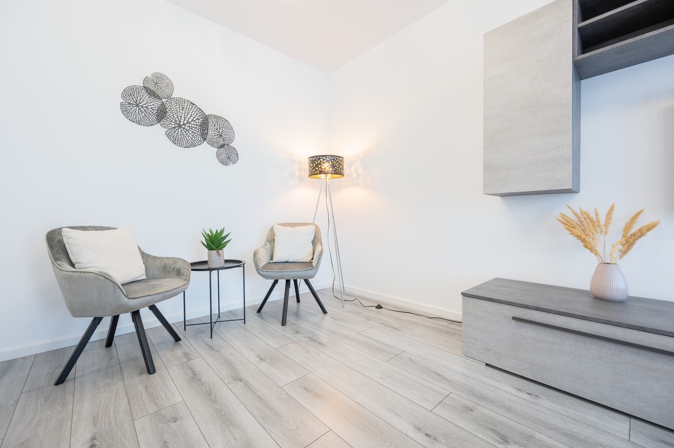 Grey 704, apartment with balcony 12 FlatWhite Properties