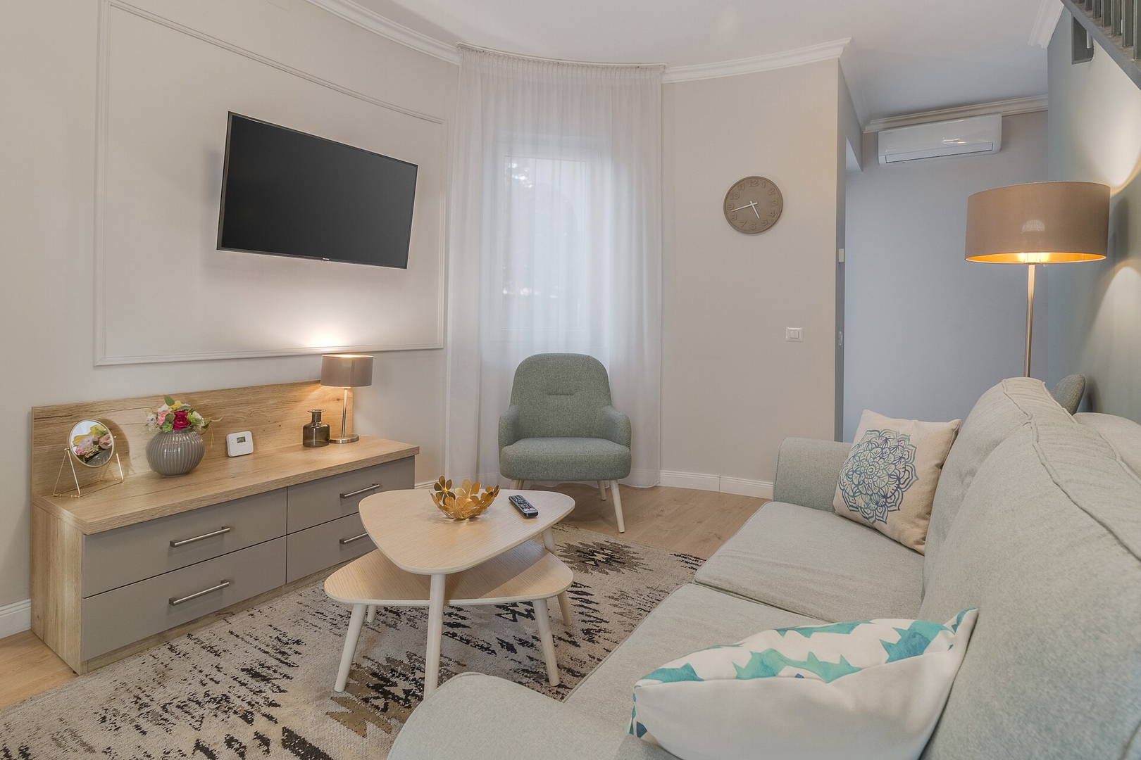 Dozsa Residence Three, split level apartment 7 FlatWhite Properties