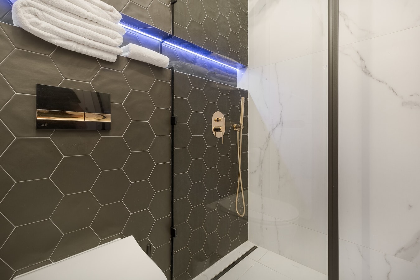 Magic Sunset 21 FlatWhite Properties