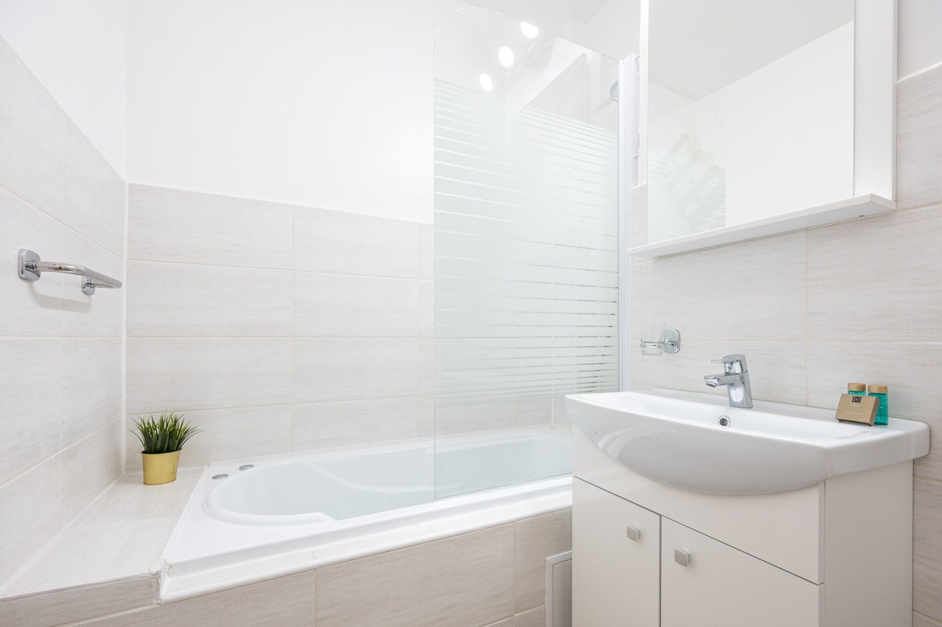 Costaforu Flat 10 FlatWhite Properties