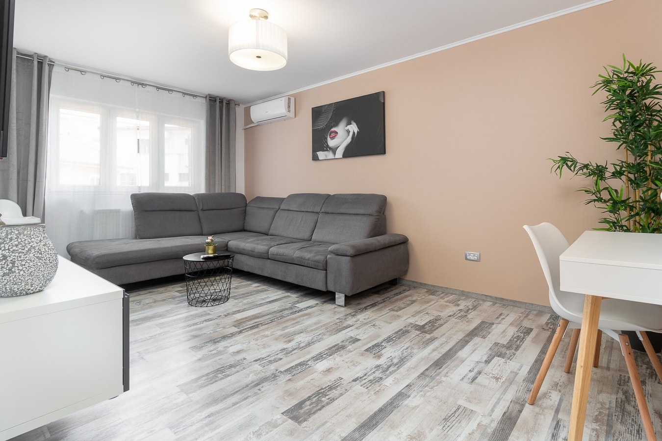 Decebal Flat 5 FlatWhite Properties