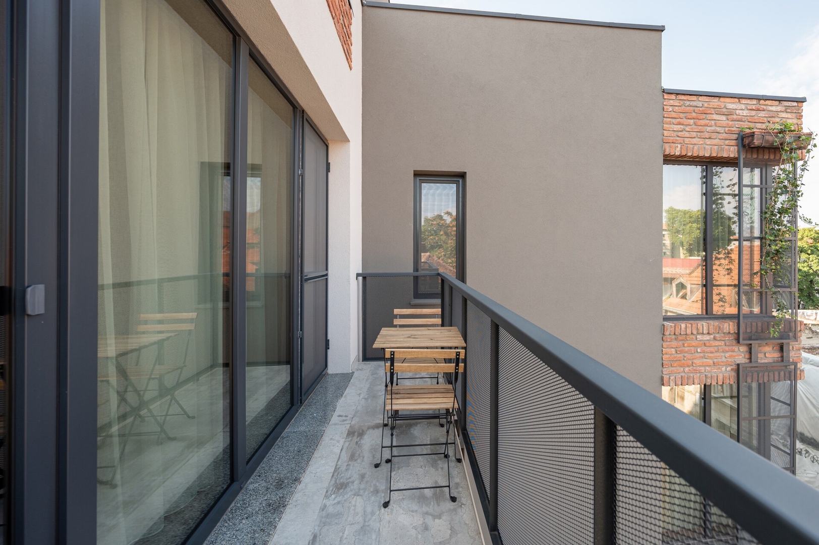 Calvin Five 10 FlatWhite Properties