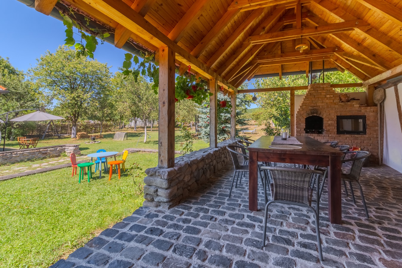Casa Veche Leheceni (8-Room Country House) 9 FlatWhite Properties