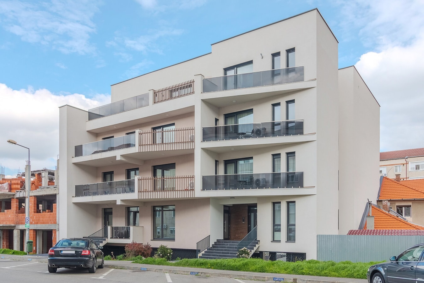 The Golden Leaf One 16 FlatWhite Properties