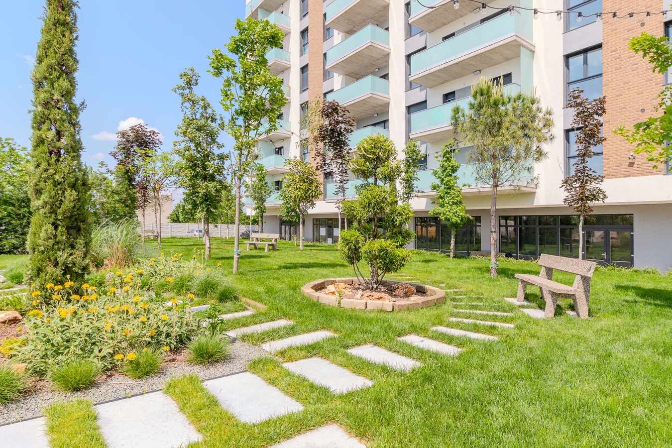 Lumiere Black 18 FlatWhite Properties