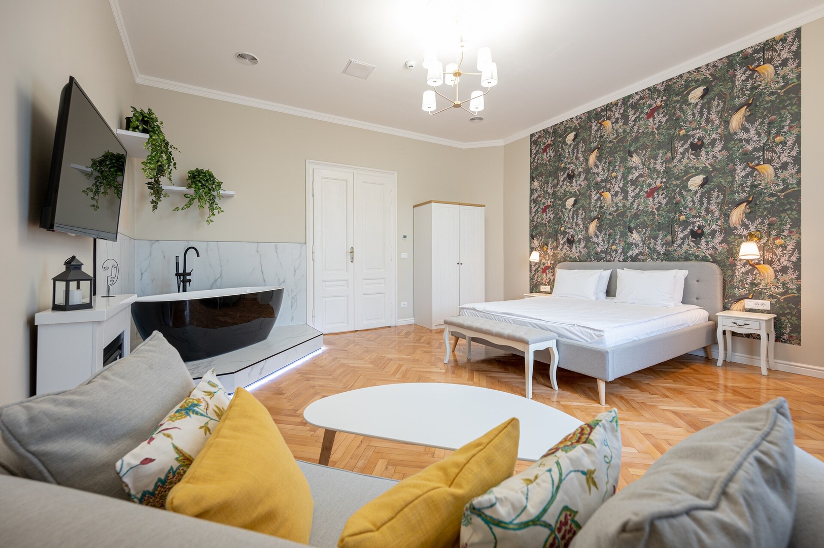 Central Park Two with freestanding bathtub 5 FlatWhite Properties