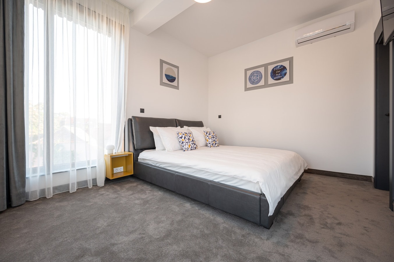 Calvin Six 5 FlatWhite Properties