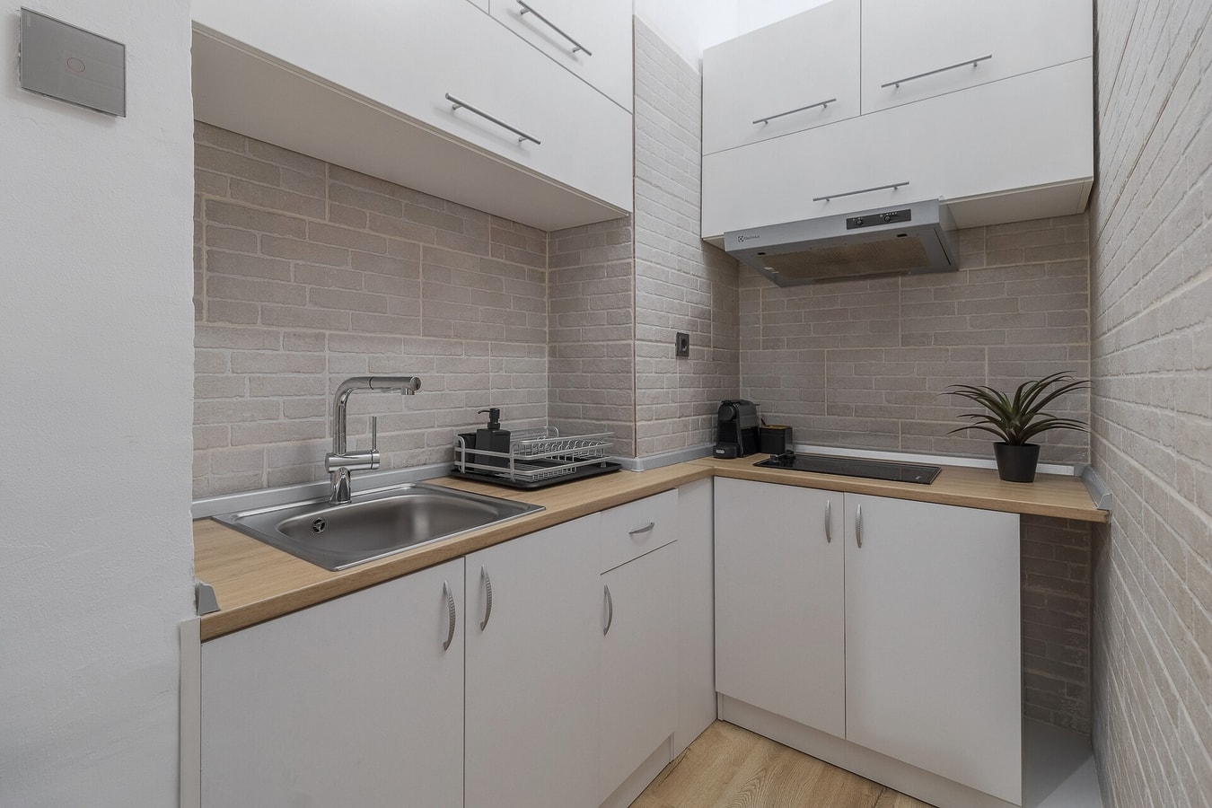 Downtown Nest 10 FlatWhite Properties