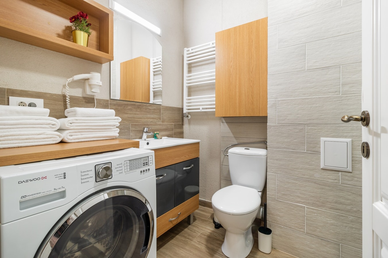 Quebec Flat 13 FlatWhite Properties