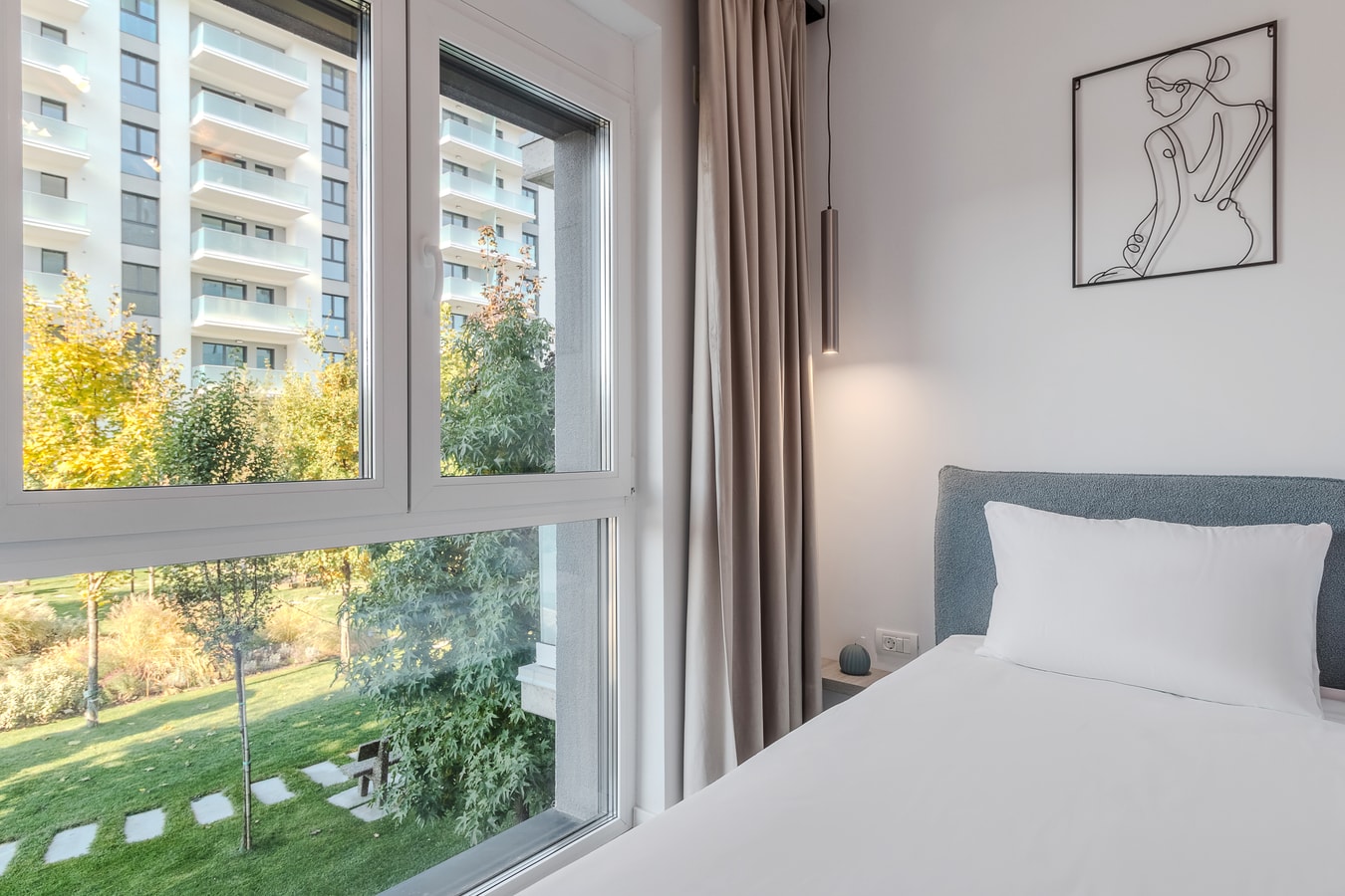 Lumiere Aqua 17 FlatWhite Properties