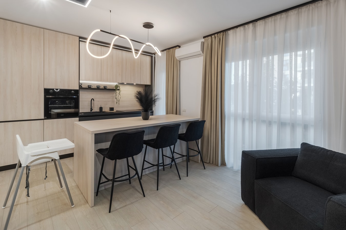 Lumiere Black 7 FlatWhite Properties