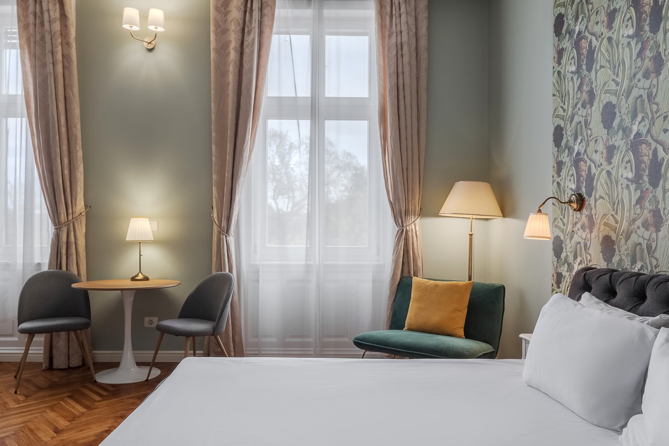 Central Park One, apartment with fireplace 6 FlatWhite Properties