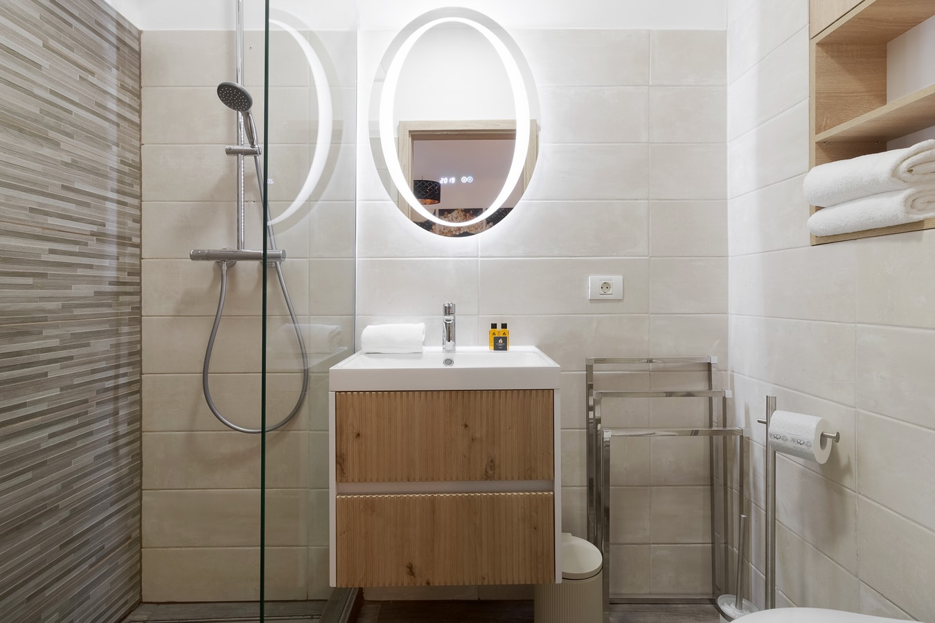 Skyline Retreat 17 FlatWhite Properties