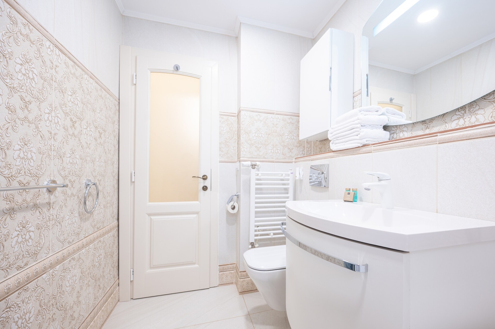 Dragos Flat 18 FlatWhite Properties