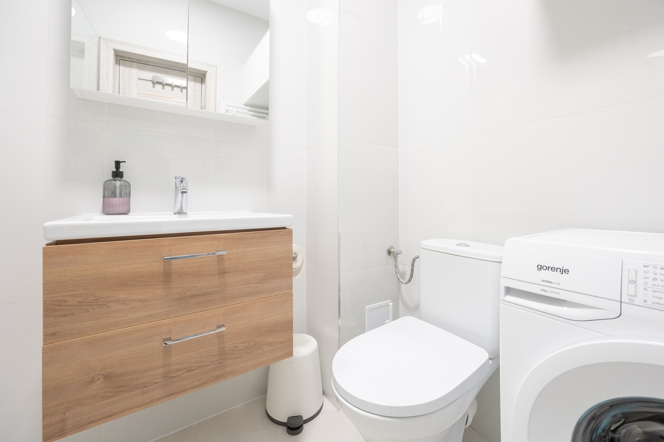 Grey 704, apartment with balcony 7 FlatWhite Properties