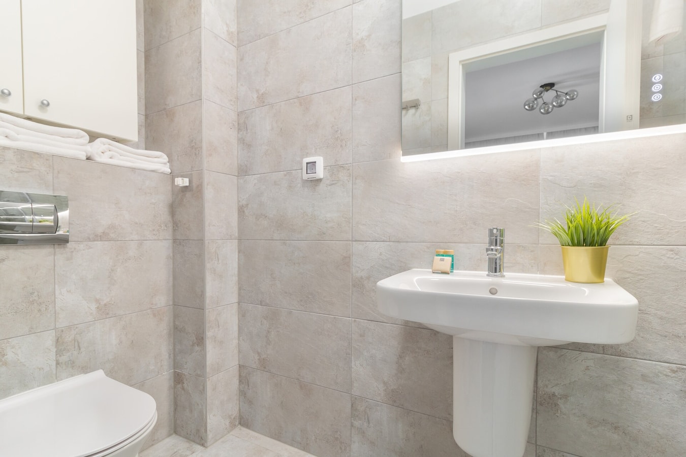 Vancouver Flat 16 FlatWhite Properties