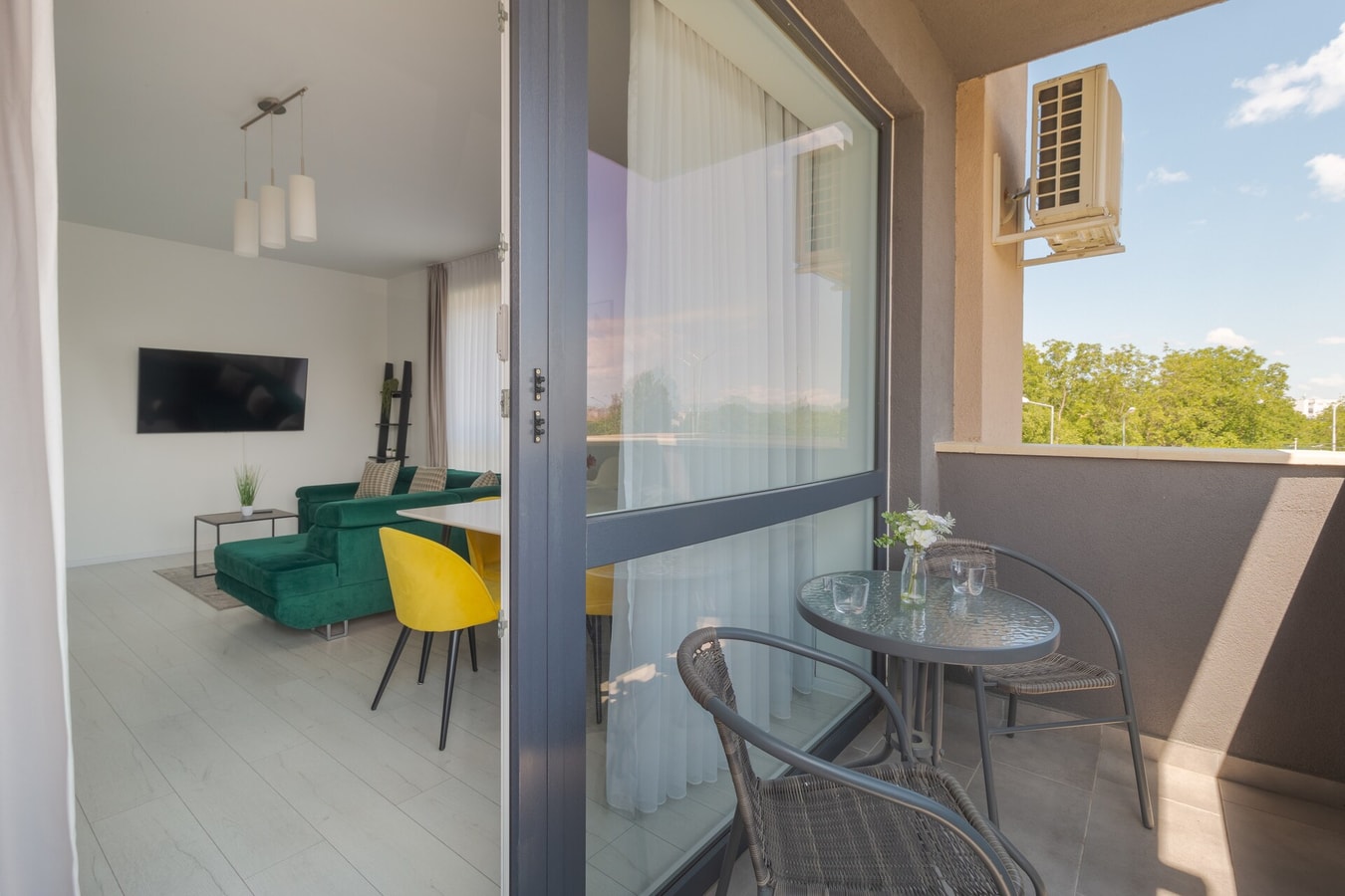 Blanco 25 FlatWhite Properties