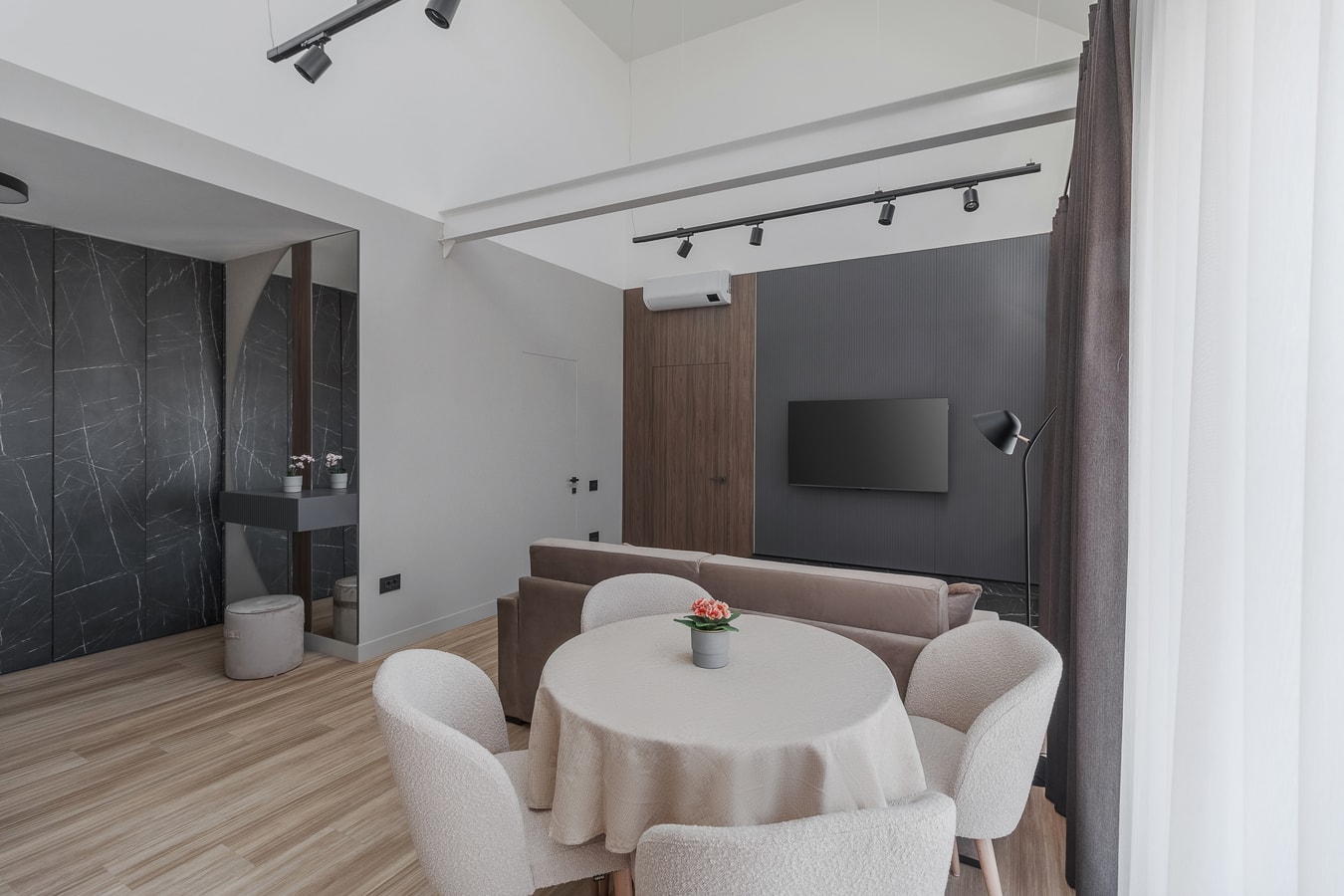 Designer Penthouse 7 FlatWhite Properties