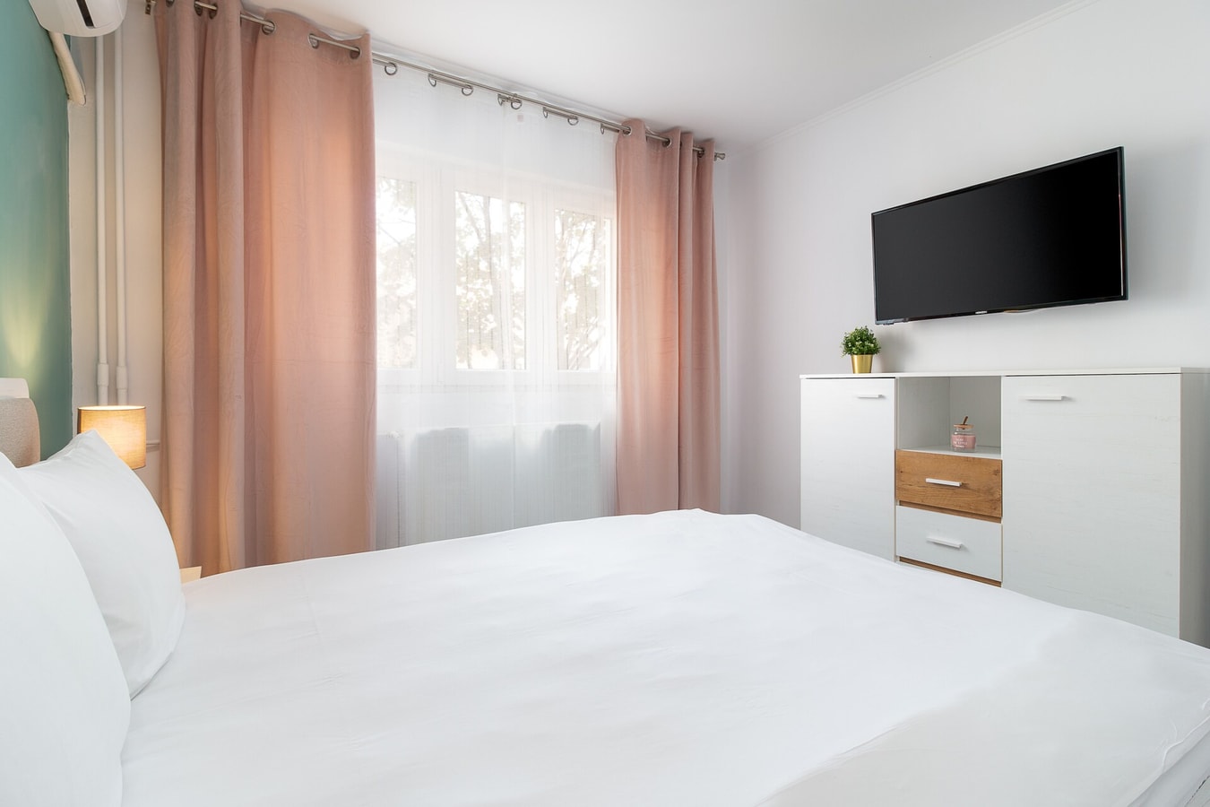 Decebal Flat 7 FlatWhite Properties