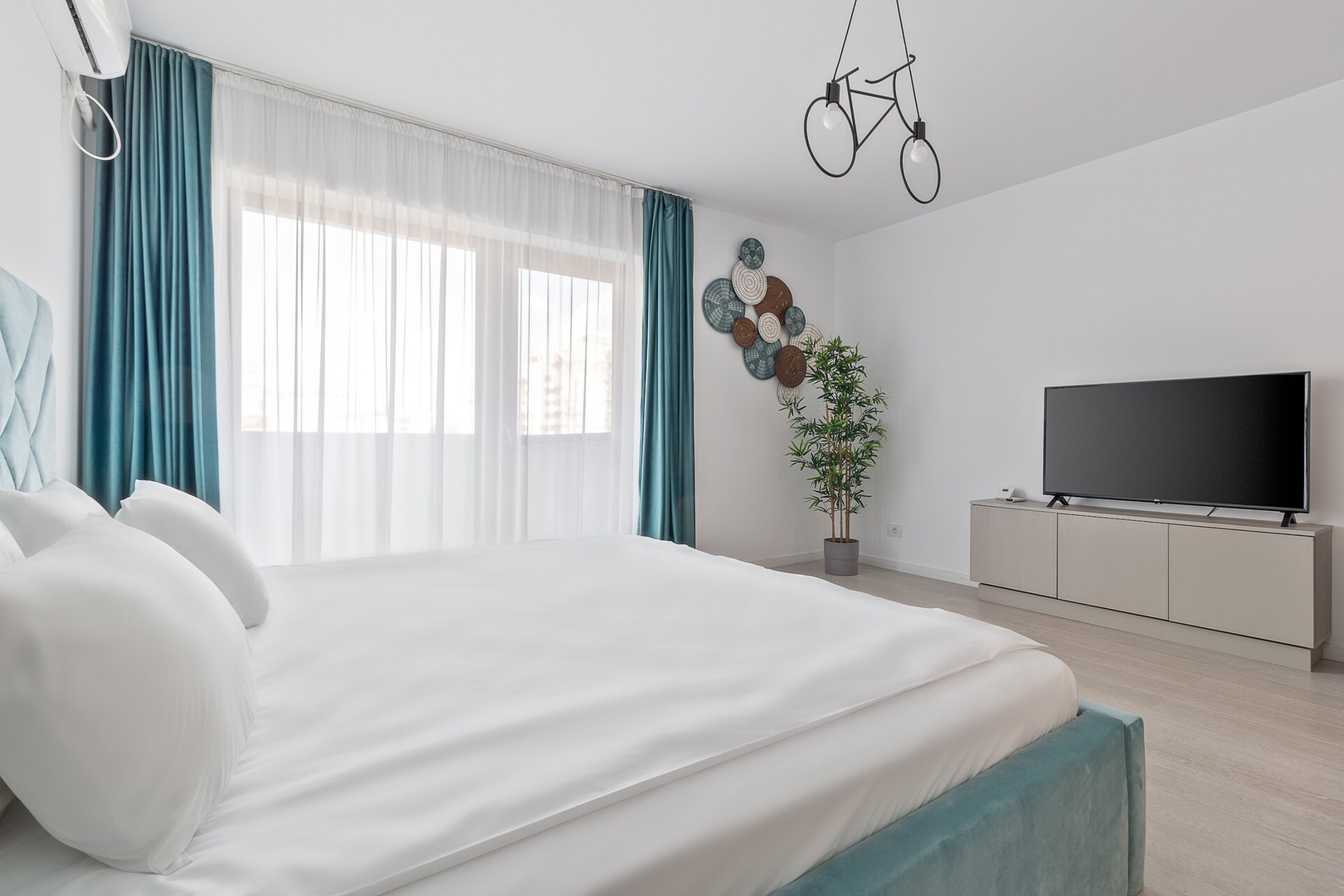 Azure studio 6 FlatWhite Properties