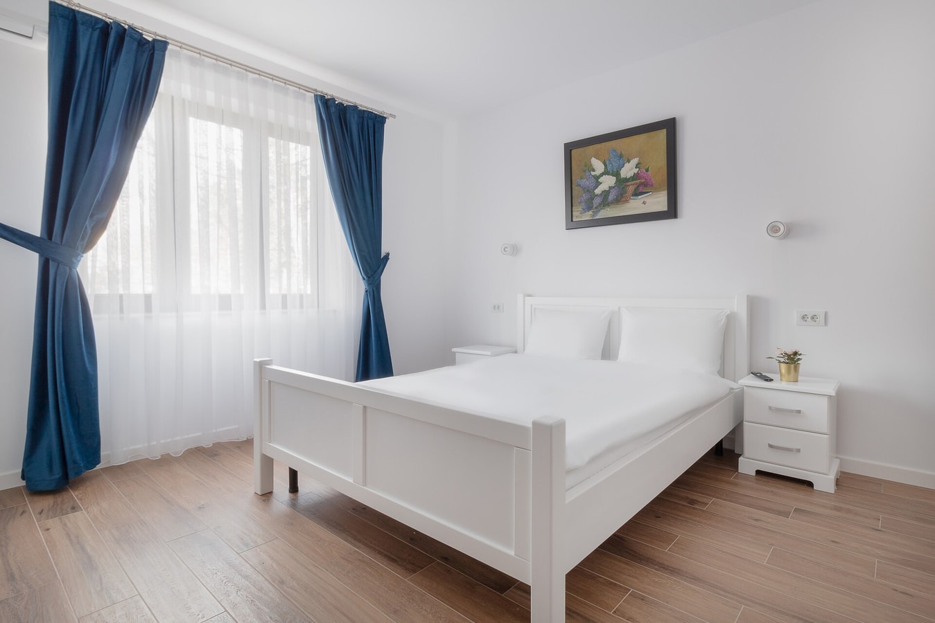 Thermalis House - 5 bedrooms 7 FlatWhite Properties