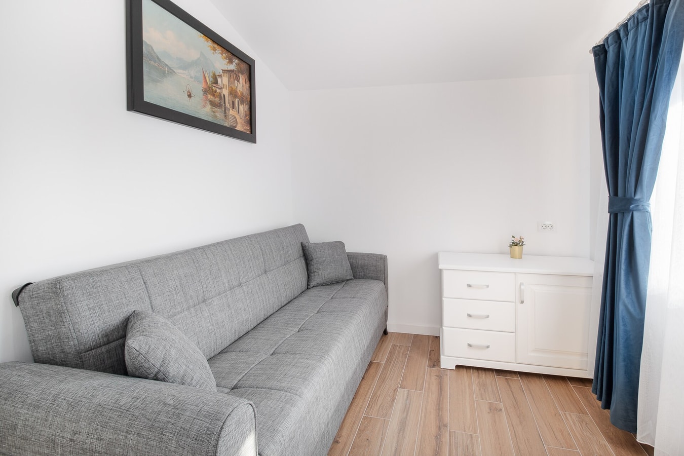 Thermalis House - 5 bedrooms 11 FlatWhite Properties