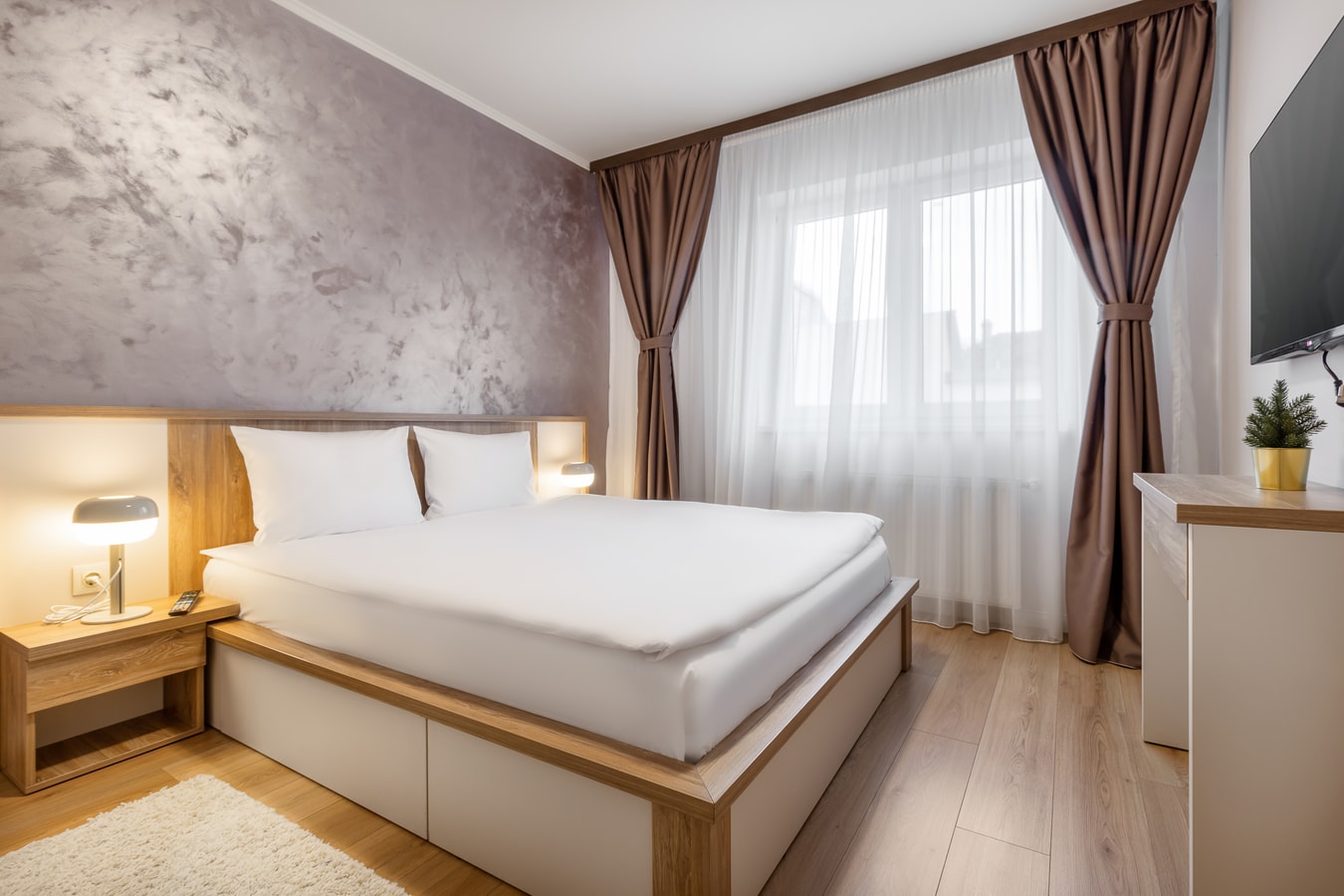 Quebec Flat 6 FlatWhite Properties