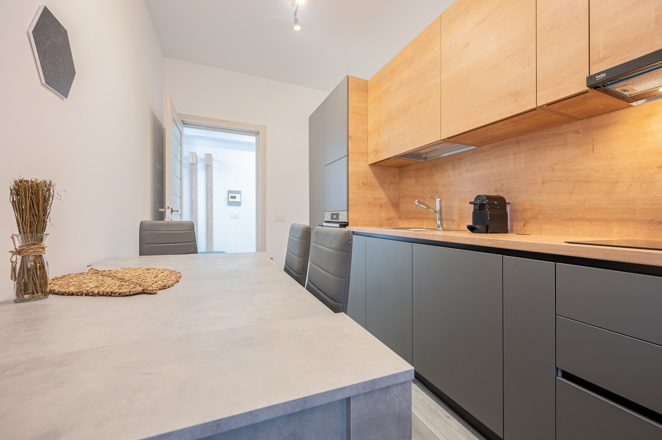 Grey 705, Flat with City View 6 FlatWhite Properties