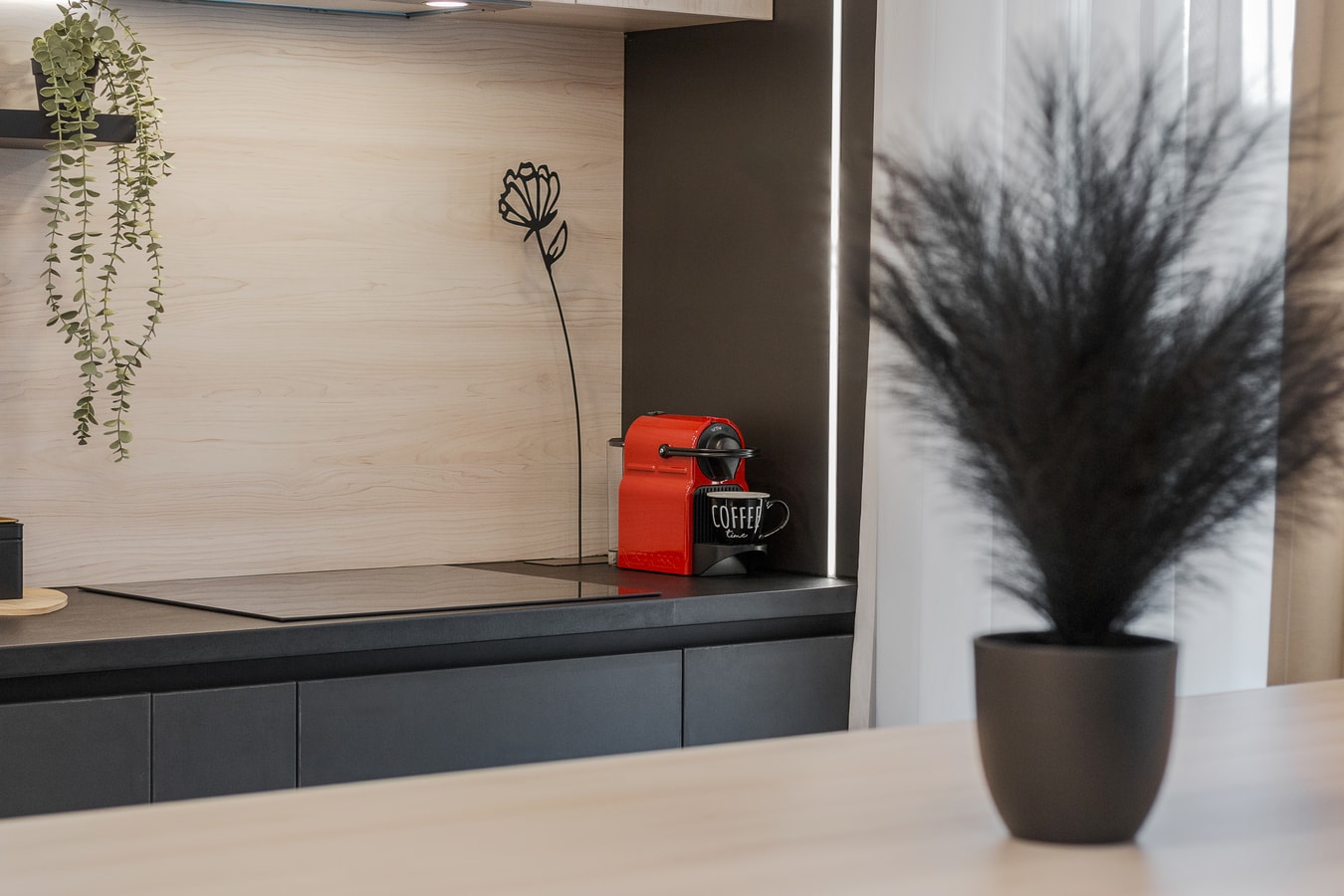 Lumiere Black 8 FlatWhite Properties