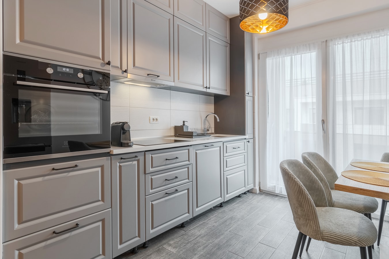 Skyline Retreat 8 FlatWhite Properties