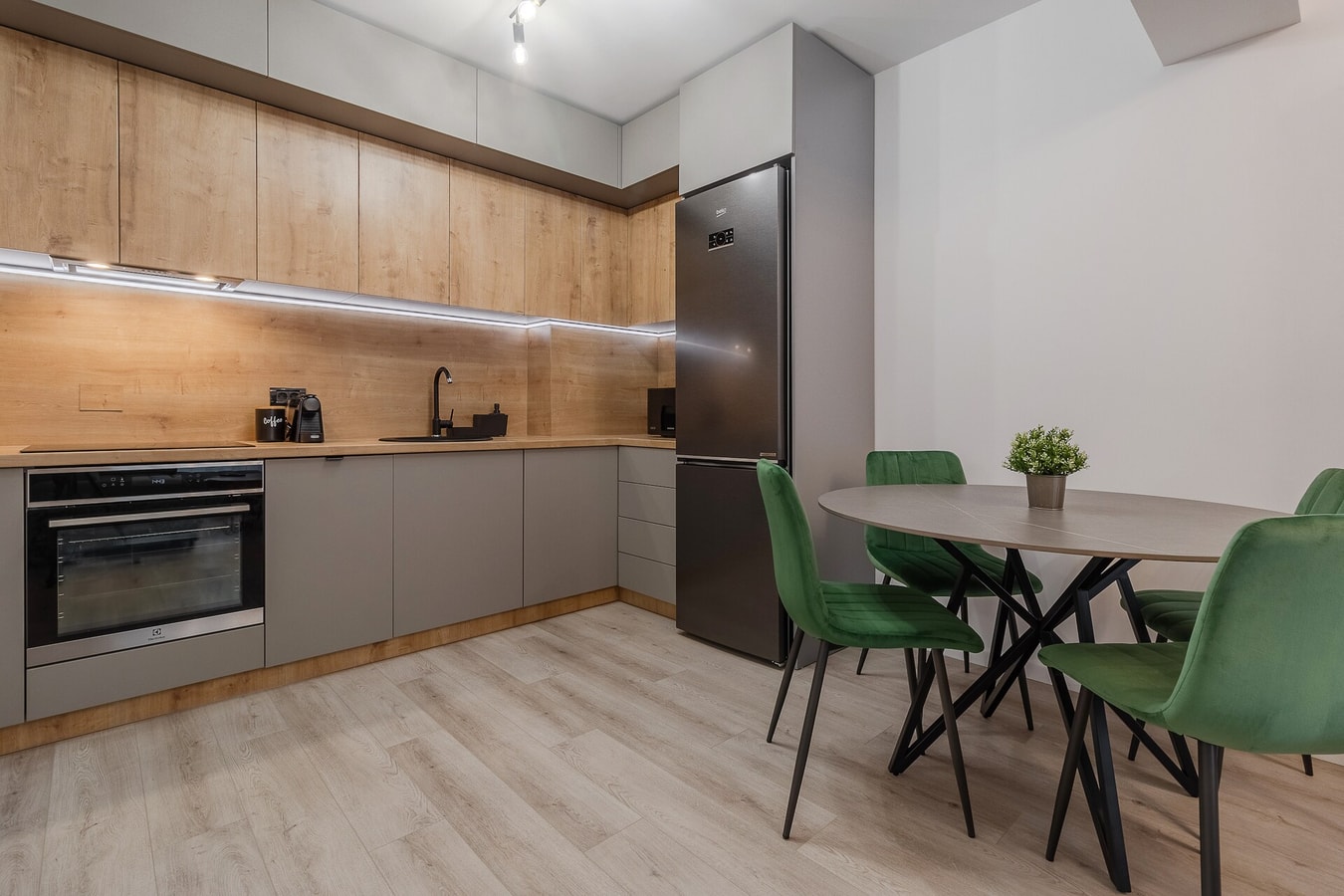 Arena Vista 7 FlatWhite Properties