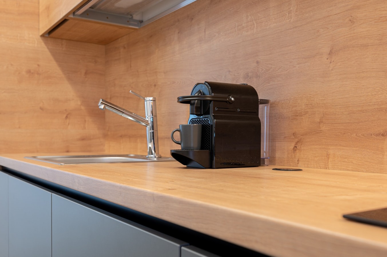 Grey 704, apartment with balcony 6 FlatWhite Properties