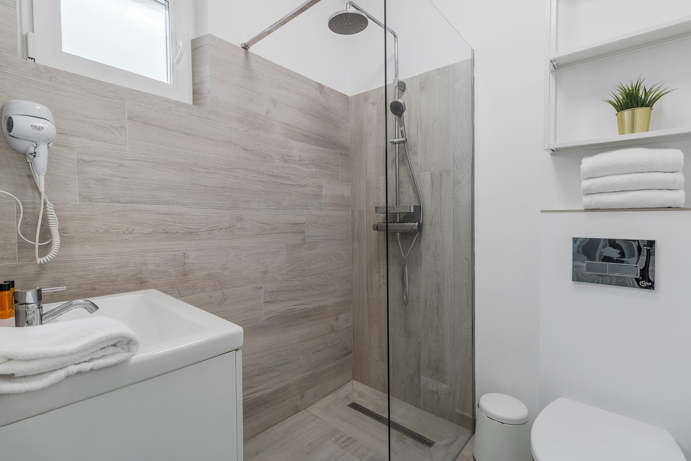 Ceyrat Flat 19 FlatWhite Properties