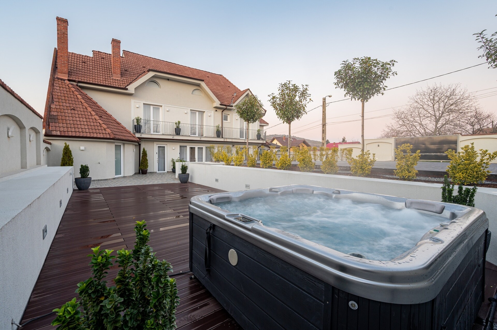 Dozsa Residence Five with shared jacuzzi 23 FlatWhite Properties