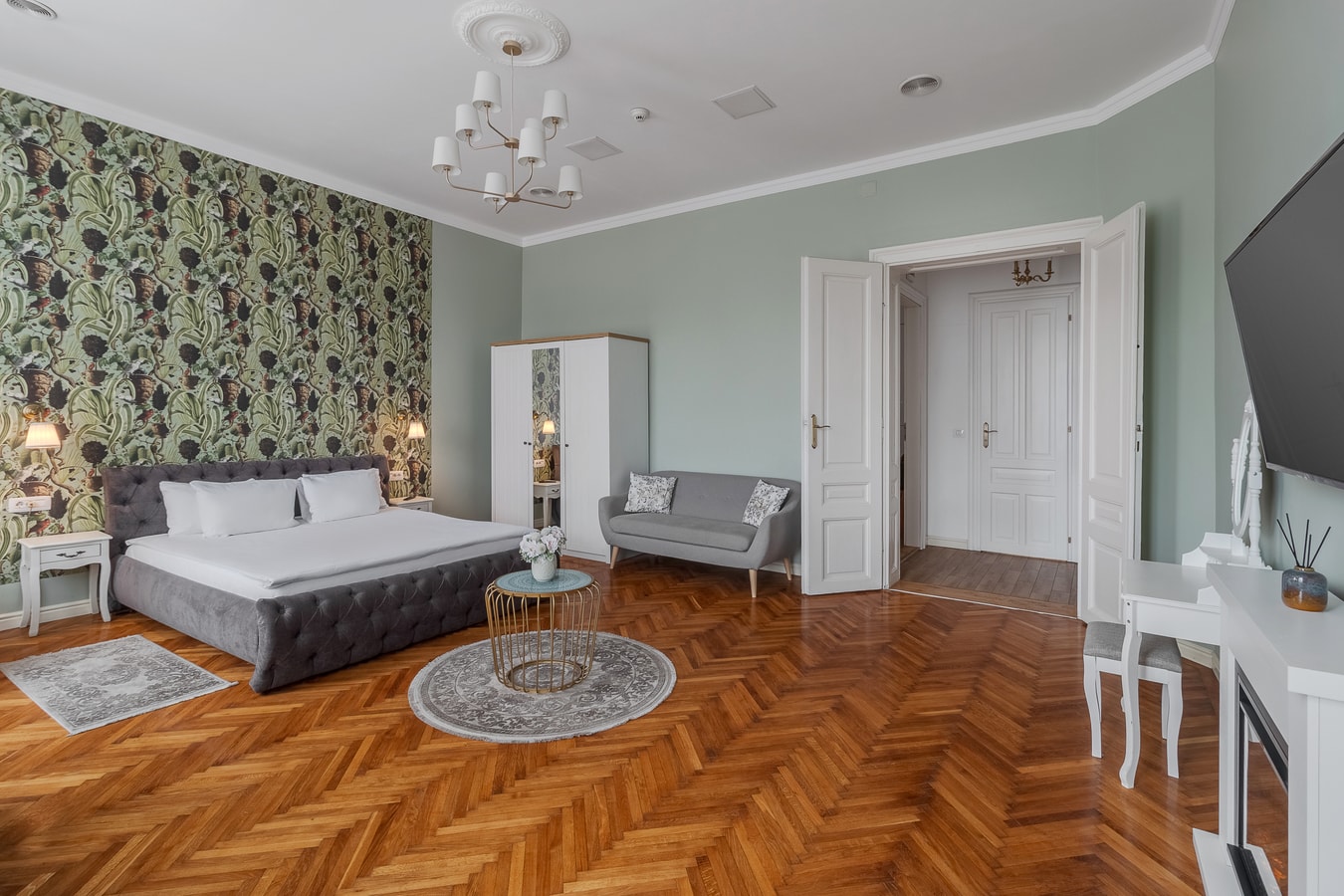 Central Park One, apartment with fireplace 5 FlatWhite Properties