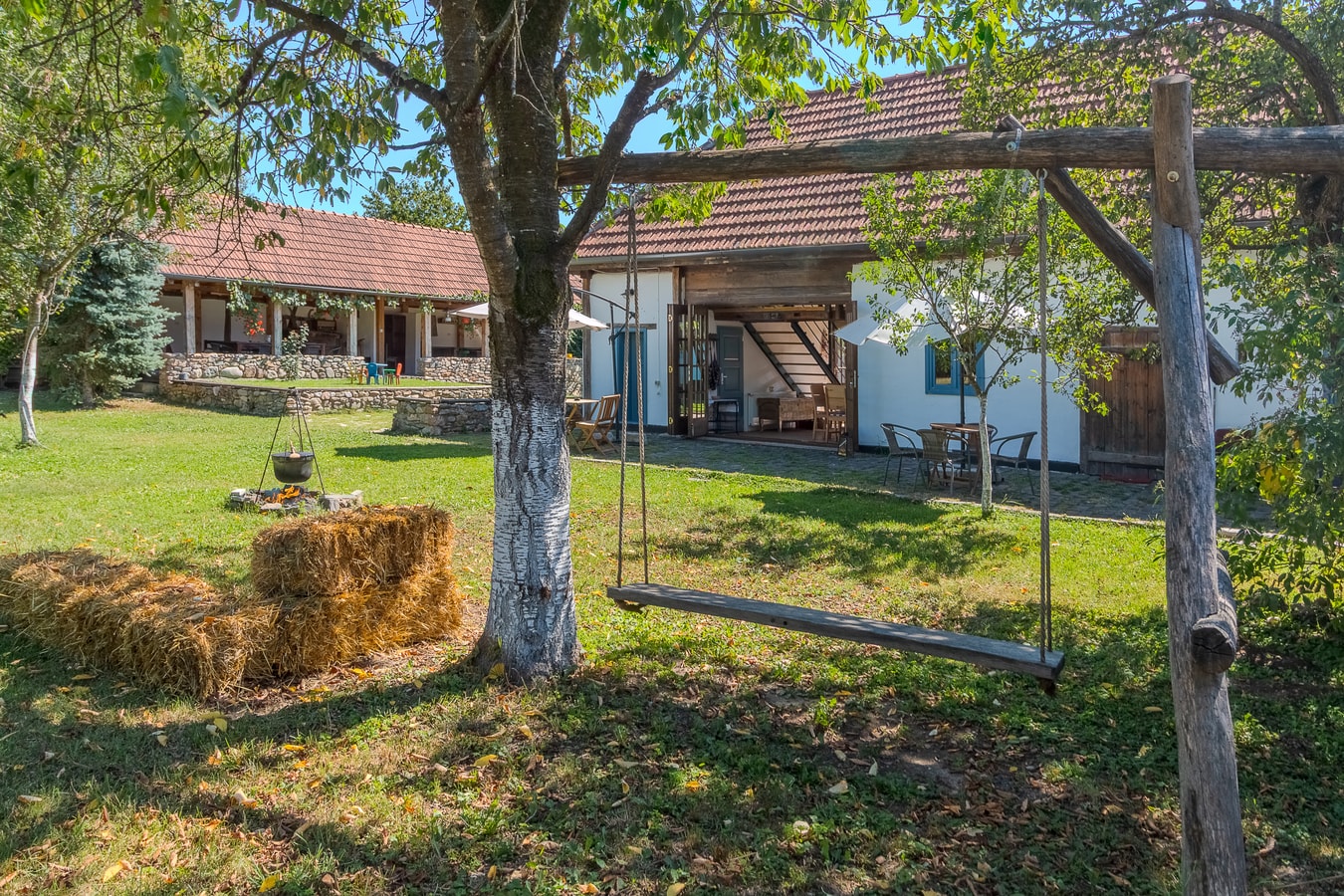Casa Veche Leheceni (8-Room Country House) 66 FlatWhite Properties