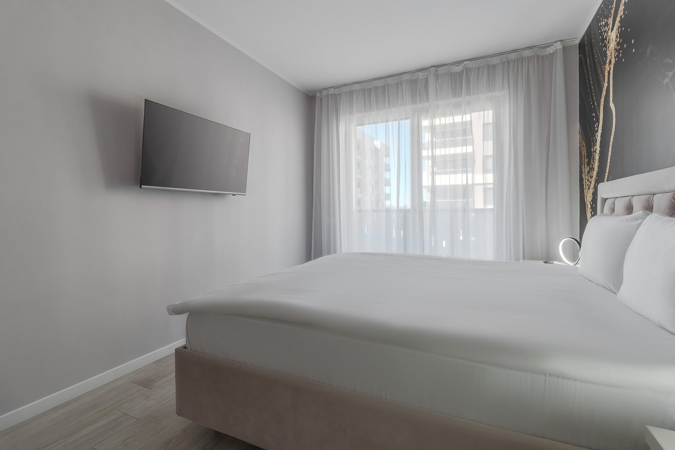 Ceyrat Flat 10 FlatWhite Properties