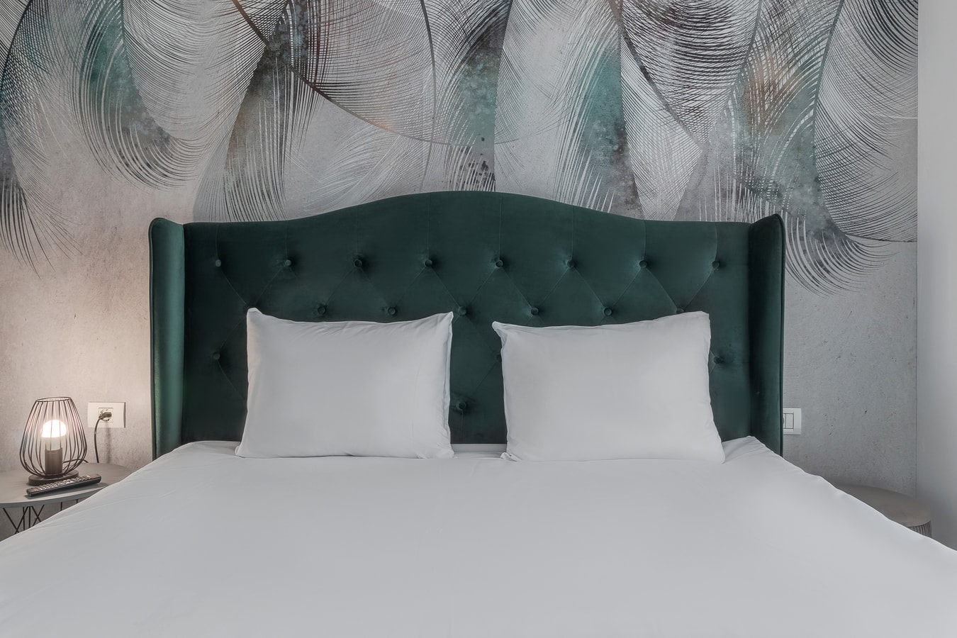 Rosewood Gold 16 FlatWhite Properties