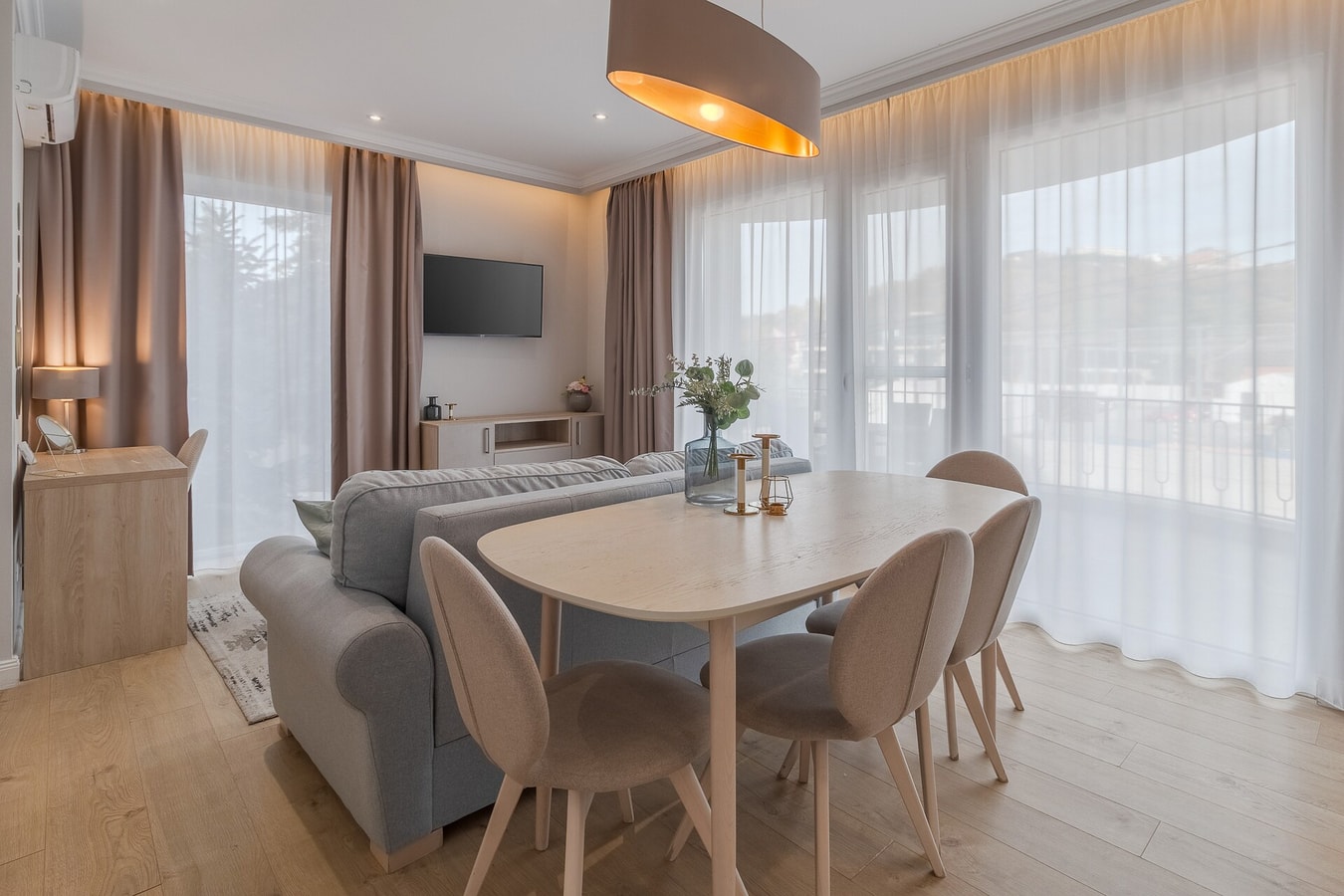 Dozsa Residence One | Stylish & Cozy Retreat 10 FlatWhite Properties