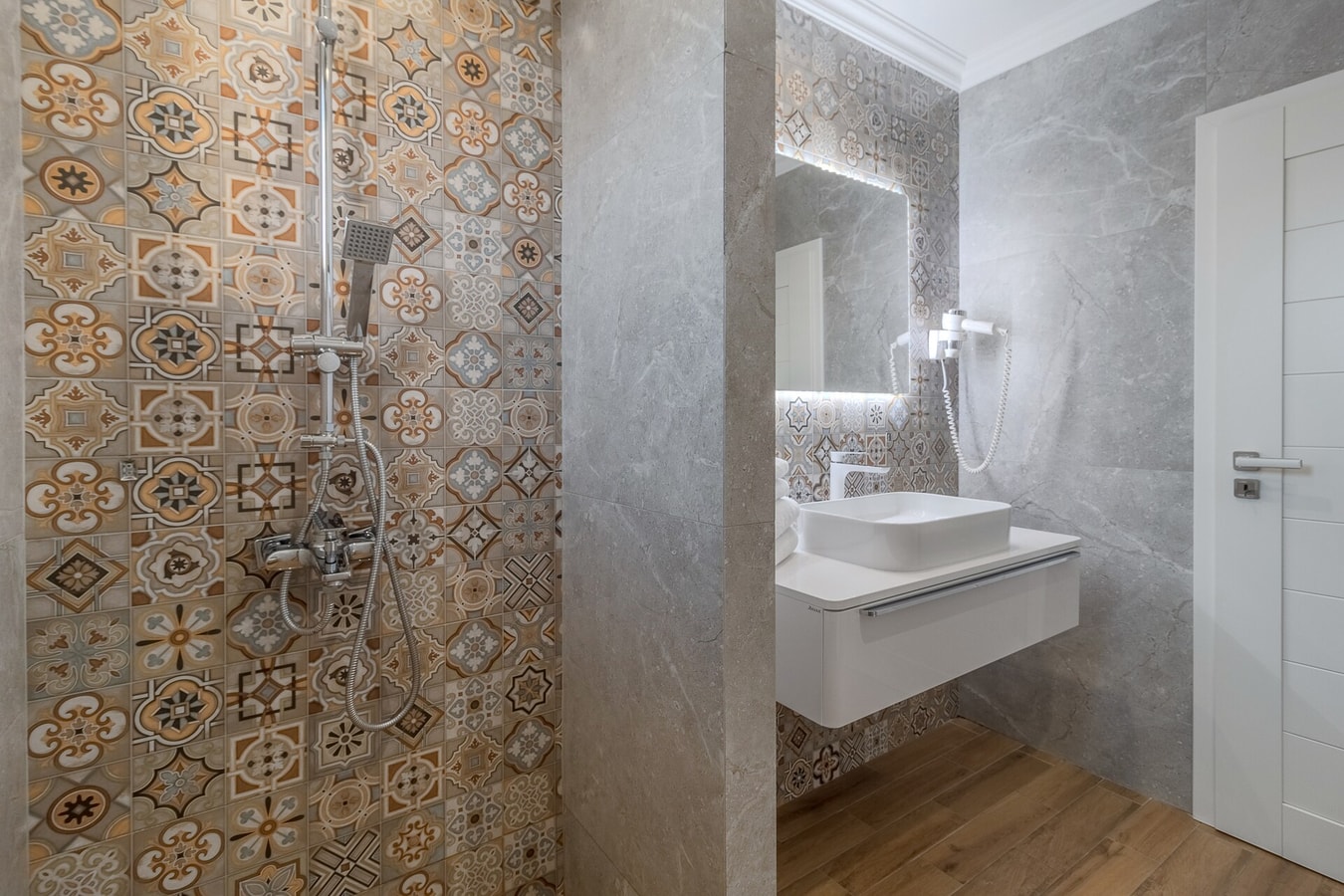 Dozsa Residence Five with shared jacuzzi 15 FlatWhite Properties