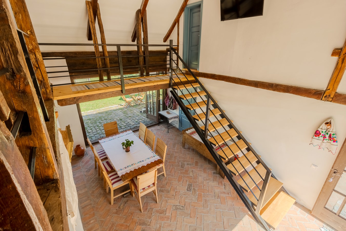 Casa Veche Leheceni (8-Room Country House) 46 FlatWhite Properties