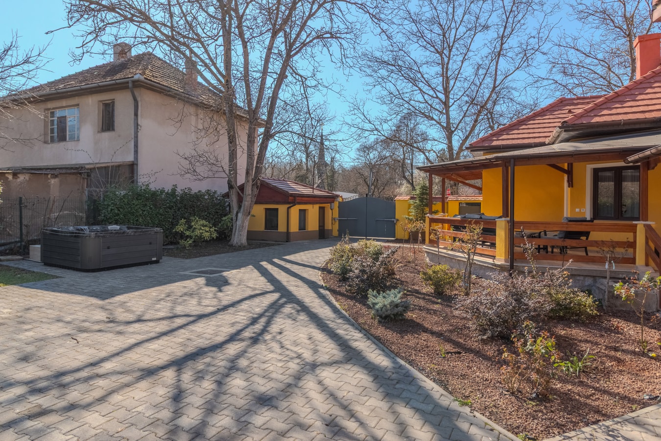 Thermalis House - 5 bedrooms 33 FlatWhite Properties