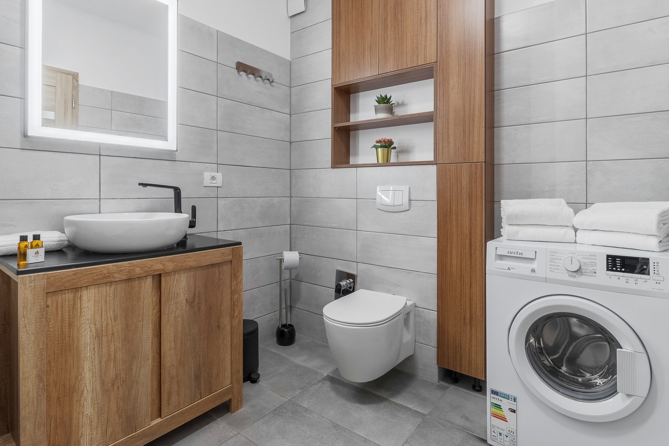 Skyline Retreat 14 FlatWhite Properties