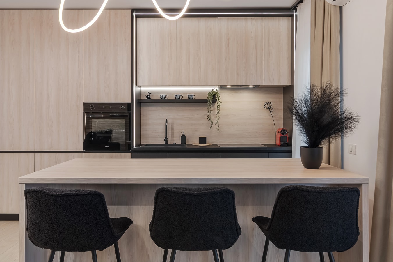 Lumiere Black 6 FlatWhite Properties