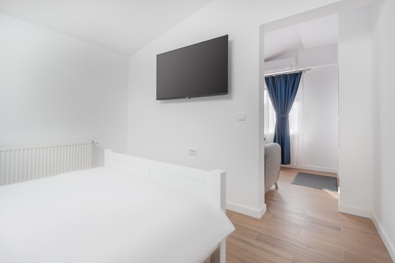 Thermalis House - 5 bedrooms 30 FlatWhite Properties