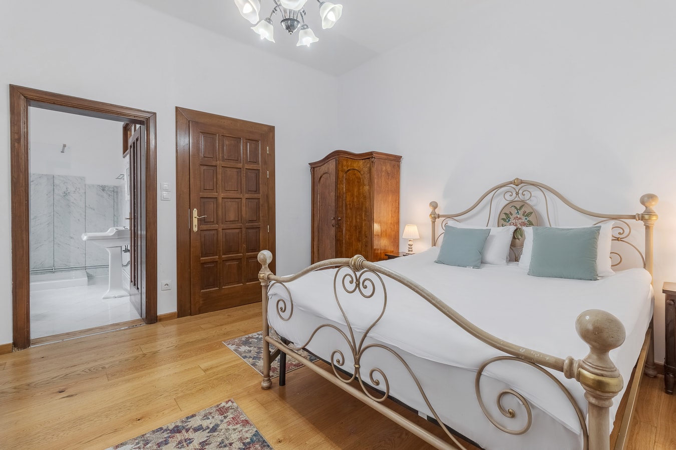 Casa Bella (entire villa) 21 FlatWhite Properties